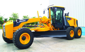 視野開闊　造型獨特　公司全新開發(fā)第四代平地機面世