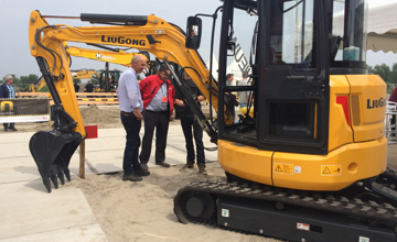 柳工多款產(chǎn)品在2016年荷蘭TKD工程機械展會受關(guān)注