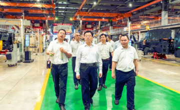 自治區(qū)副主席、自治區(qū)國(guó)資委黨委書記苗慶旺率隊(duì)到柳工調(diào)研