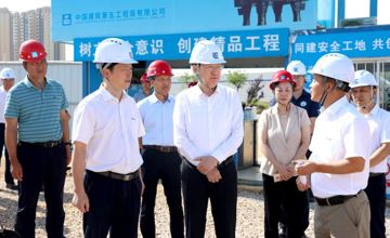 自治區(qū)政協(xié)副主席何辛幸到柳工智能國際工業(yè)園調(diào)研