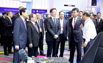 創(chuàng)新升級(jí) 加快智能制造產(chǎn)業(yè)發(fā)展 柳工亮相第15屆中國(guó)—東盟博覽會(huì)