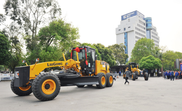 柳工機械助力“一帶一路”建設(shè) 公司出口哈薩克斯坦22臺設(shè)備隆重發(fā)車