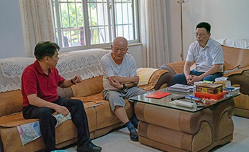 柳州市國慶節(jié)前到公司慰問全國勞動模范