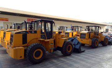 公司成功拿下中老鐵路某標(biāo)段土方施工設(shè)備訂單：中老鐵路施工忙　柳工產(chǎn)品賣(mài)得俏