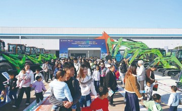 柳工全球客戶節(jié)開放日溫情啟幕 三千員工家屬共鑒硬核實(shí)力與家文化溫度